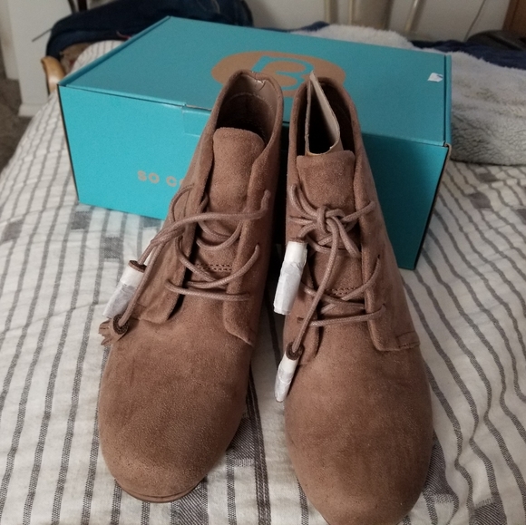 NIB Dr Scholls Womans Dakota Wedge Booties in Tan Micro Suede size 7. - Picture 3 of 10